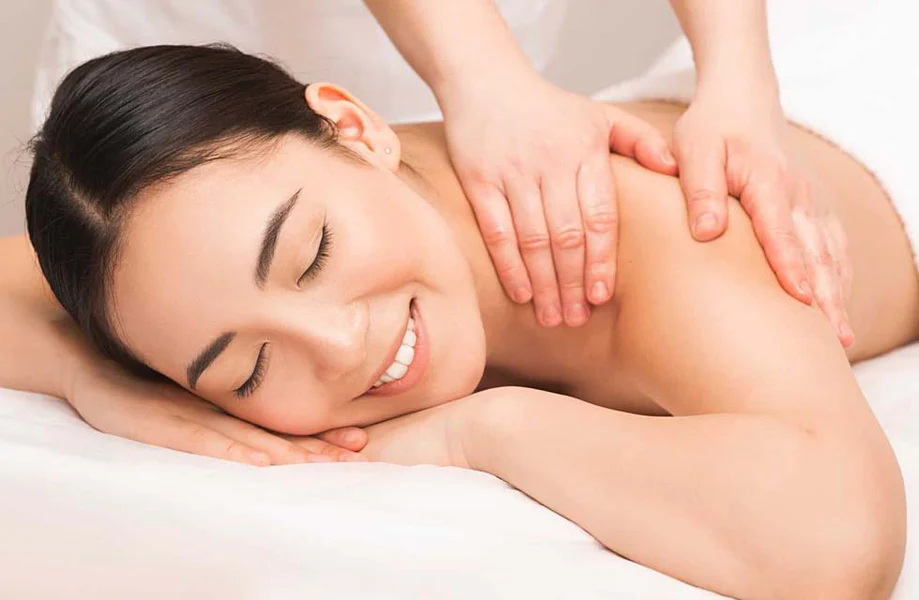 CouplesBaliMassage2_1200x600_crop_center